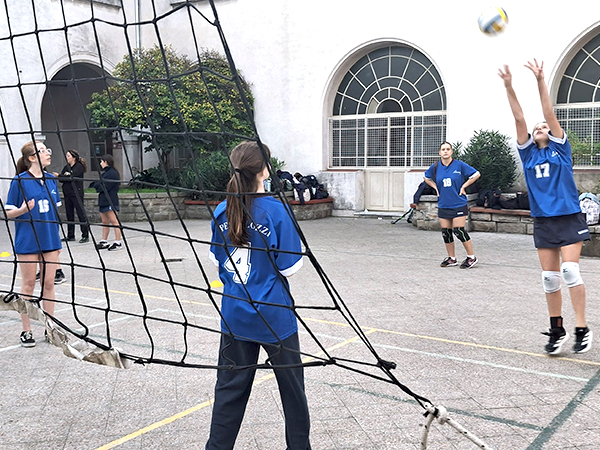 Encuentro amistoso de voley femenino